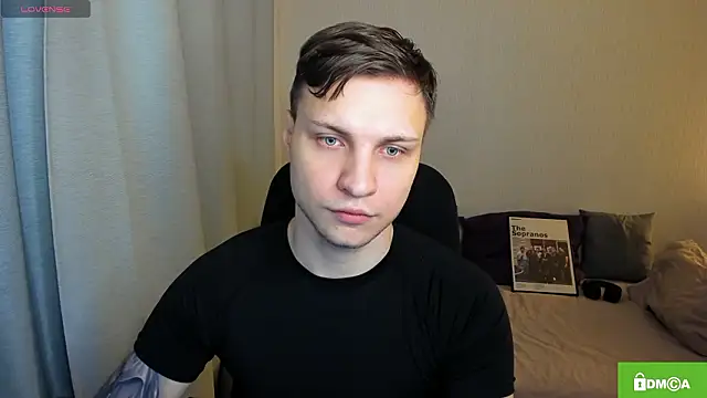 handsome guy01 online show from February 16, 2026, 9:33 pm