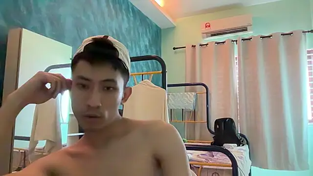 XiiaoZheng99 online show from August 4, 2026, 7:22 am