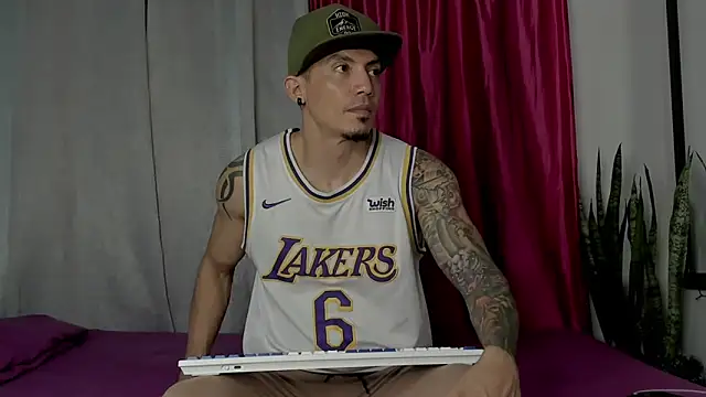 Alex motta online show from December 30, 2024, 8:25 pm