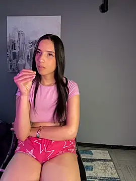 Snapshot of Praga_Pink chatting on December 10, 2024, 1:32 am Praga Pink online show from December 10, 2024, 1:32 am