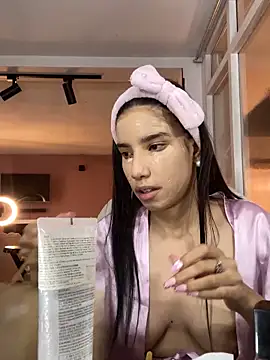Snapshot of Praga_Pink chatting on January 17, 2025, 1:36 am Praga Pink online show from January 17, 2025, 1:36 am