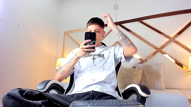 Adam hard  online show from September 26, 2025, 8:35 pm