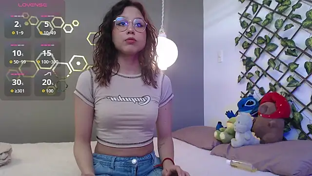 Snapshot of Nikoll_kitten chatting on October 18, 2025, 8:09 pm Nikoll kitten online show from October 18, 2025, 8:09 pm