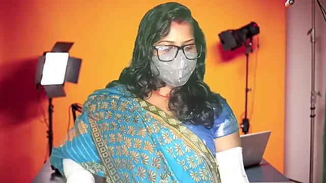 Snapshot of mamoni91 chatting on September 16, 2025, 3:18 am mamoni91 online show from September 16, 2025, 3:18 am