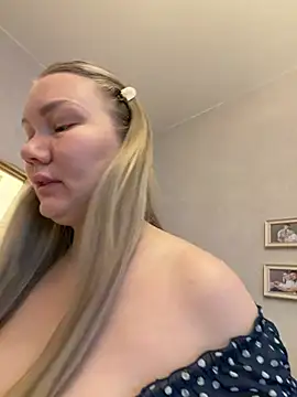 Snapshot of LianaCruz__ chatting on February 5, 2026, 4:50 am LianaCruz online show from February 5, 2026, 4:50 am