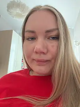 Snapshot of LianaCruz__ chatting on April 1, 2026, 11:33 am LianaCruz online show from April 1, 2026, 11:33 am