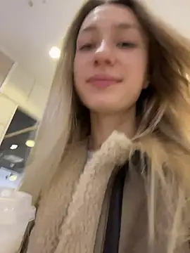 Lia  Love online show from October 29, 2025, 11:12 am