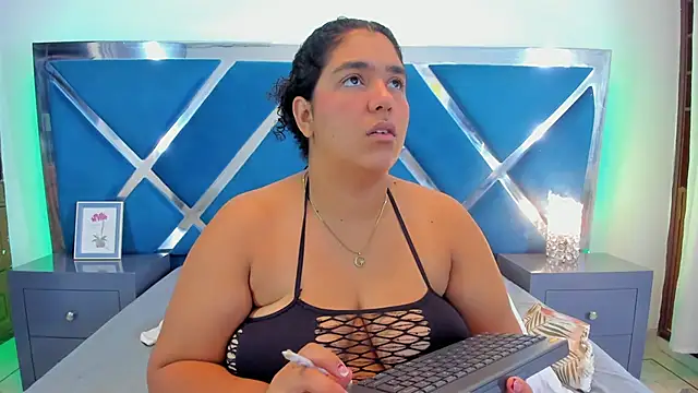 Snapshot of Tiffanymiller00 chatting on October 27, 2025, 12:42 pm Tiffanymiller00 online show from October 27, 2025, 12:42 pm