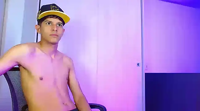 LiamGadiell online show from December 16, 2024, 3:30 am