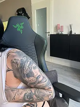 Snapshot of PalinaPr chatting on October 18, 2025, 10:27 am PalinaPr online show from October 18, 2025, 10:27 am