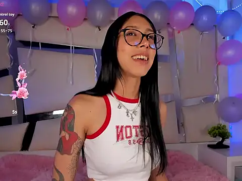 Mis  lola online show from November 11, 2025, 9:15 pm