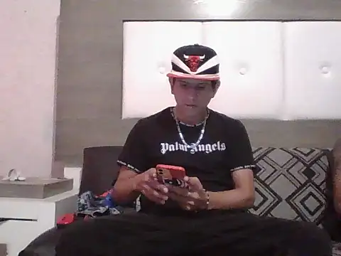 oiram27 online show from November 3, 2025, 9:38 pm