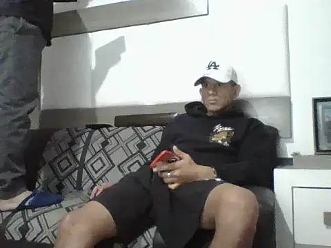 oiram27 online show from December 1, 2025, 1:27 pm