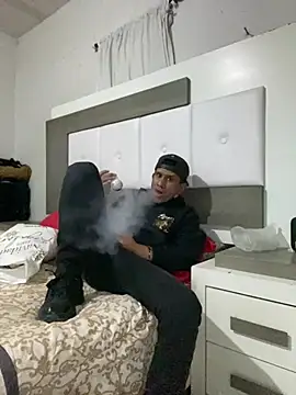 oiram27 online show from April 12, 2026, 5:01 am