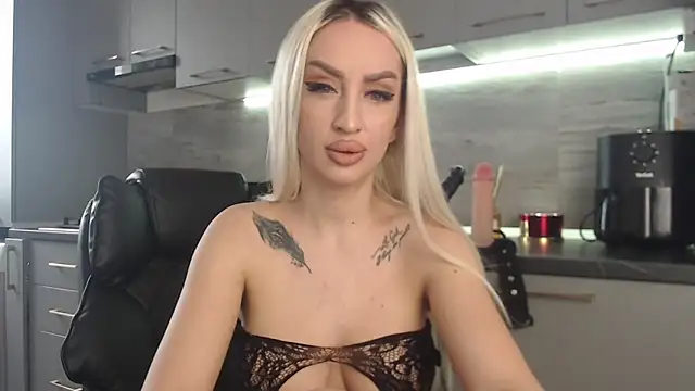 queenzoora online show from February 26, 2026, 10:36 am