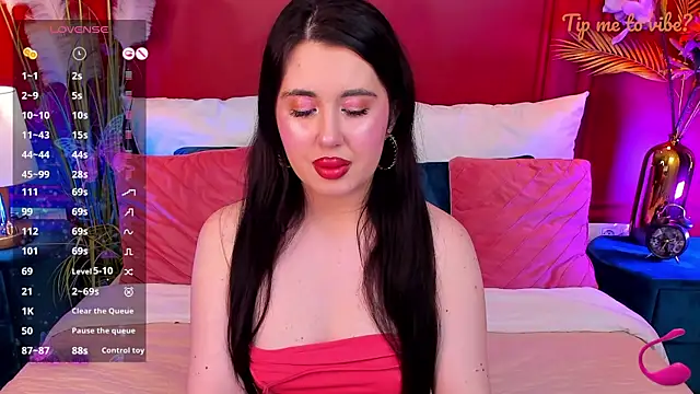 Mayzzie online show from April 18, 2026, 7:18 pm