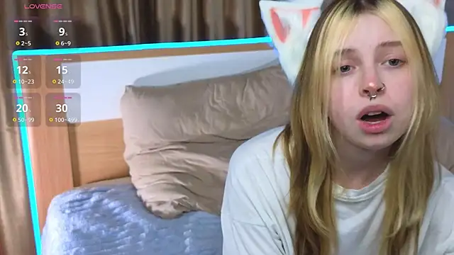Snapshot of HildaEvatt chatting on February 3, 2025, 7:51 am HildaEvatt online show from February 3, 2025, 7:51 am