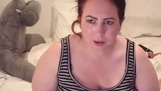 Snapshot of Fynezz chatting on September 22, 2025, 6:32 pm Fynezz online show from September 22, 2025, 6:32 pm
