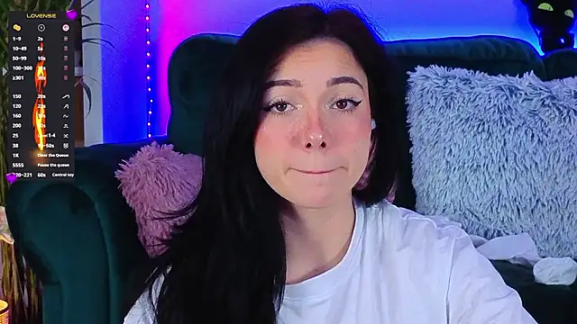 AveryWillow online show from March 8, 2026, 11:52 pm