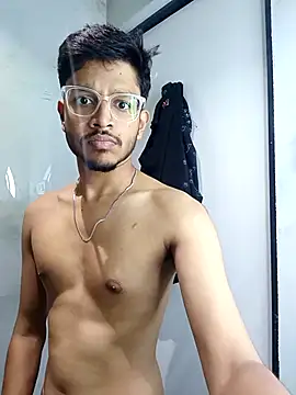 skinnyyyyyyyyy online show from October 6, 2025, 3:37 am