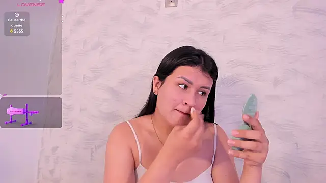 Elalove  online show from October 20, 2025, 7:03 pm