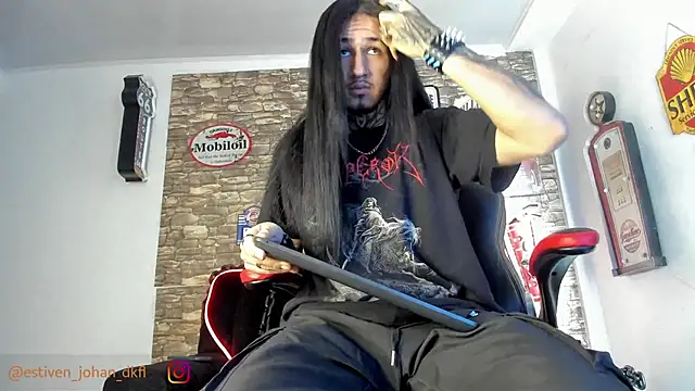 Snapshot of the_beast_master_ chatting on February 5, 2025, 12:27 pm the beast master online show from February 5, 2025, 12:27 pm