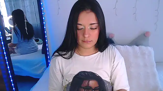 Snapshot of Samanta_james19 chatting on April 2, 2026, 5:54 pm Samanta james19 online show from April 2, 2026, 5:54 pm