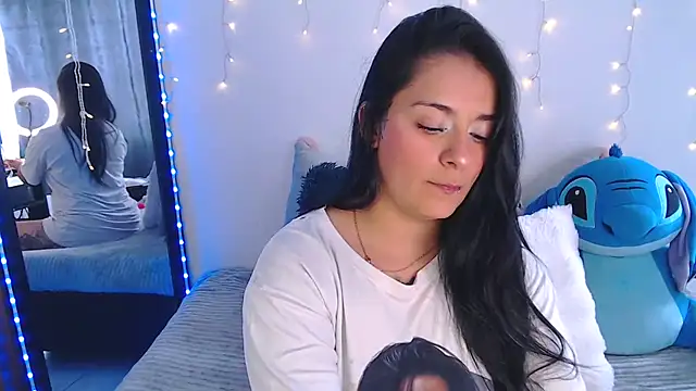Snapshot of Samanta_james19 chatting on April 17, 2026, 6:00 pm Samanta james19 online show from April 17, 2026, 6:00 pm