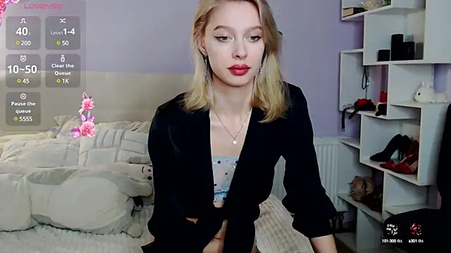 Snapshot of White_Lioness chatting on December 2, 2024, 3:25 pm White Lioness online show from December 2, 2024, 3:25 pm