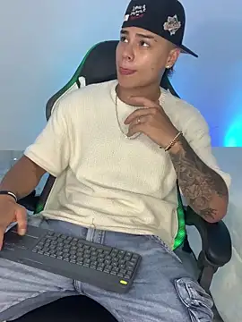 SantiagoReyesFtt online show from March 11, 2025, 8:20 am