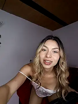Snapshot of Karolgood3 chatting on December 12, 2024, 11:47 pm Karolgood3 online show from December 12, 2024, 11:47 pm