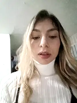 Snapshot of Karolgood3 chatting on December 25, 2024, 5:48 am Karolgood3 online show from December 25, 2024, 5:48 am