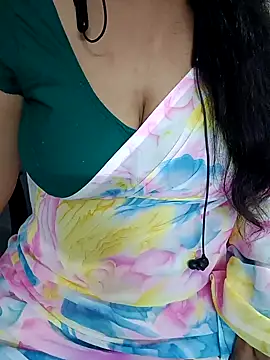 Snapshot of Yours_Radika chatting on January 1, 2025, 4:07 pm Yours Radika online show from January 1, 2025, 4:07 pm