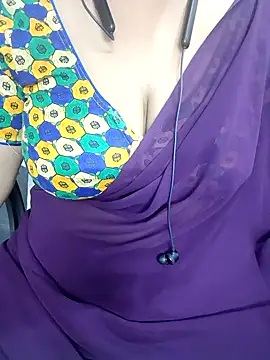 Snapshot of Yours_Radika chatting on January 2, 2025, 8:35 pm Yours Radika online show from January 2, 2025, 8:35 pm