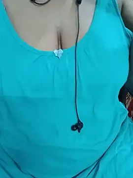 Snapshot of Yours_Radika chatting on February 17, 2025, 9:24 am Yours Radika online show from February 17, 2025, 9:24 am