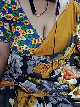 Snapshot of Yours_Radika chatting on February 18, 2025, 3:21 pm Yours Radika online show from February 18, 2025, 3:21 pm