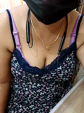 Snapshot of Yours_Radika chatting on February 23, 2025, 2:25 pm Yours Radika online show from February 23, 2025, 2:25 pm