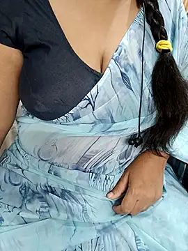 Snapshot of Yours_Radika chatting on March 12, 2025, 5:07 pm Yours Radika online show from March 12, 2025, 5:07 pm