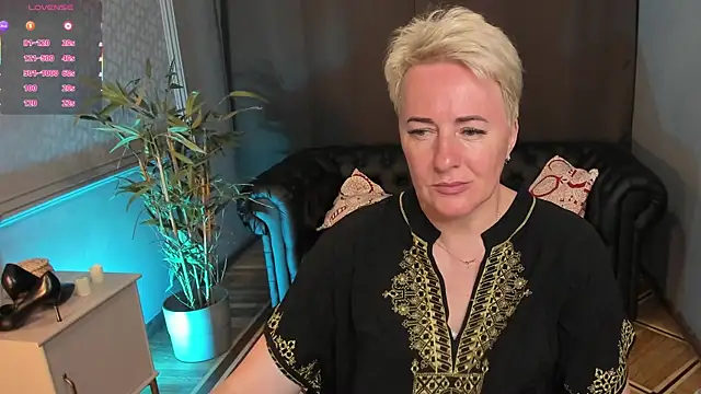 Nika Smit online show from July 3, 2026, 9:05 am