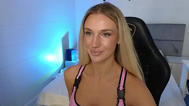 Snapshot of Megan_Kira chatting on June 29, 2026, 7:58 am Megan Kira online show from June 29, 2026, 7:58 am