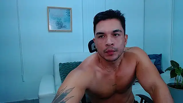 estebandelouis online show from February 25, 2025, 9:46 pm