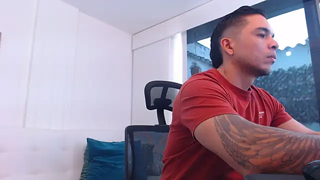 estebandelouis online show from March 5, 2025, 8:10 pm