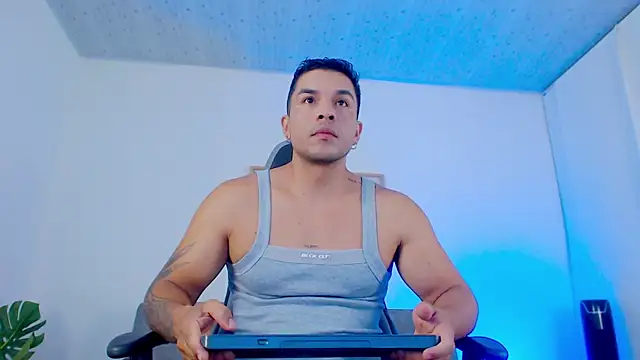 estebandelouis online show from April 11, 2026, 11:14 am