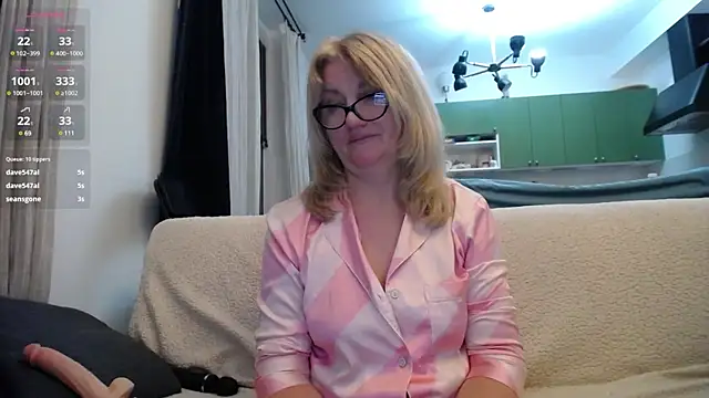 Snapshot of Blond_Woman chatting on January 27, 2025, 11:22 pm Blond Woman online show from January 27, 2025, 11:22 pm