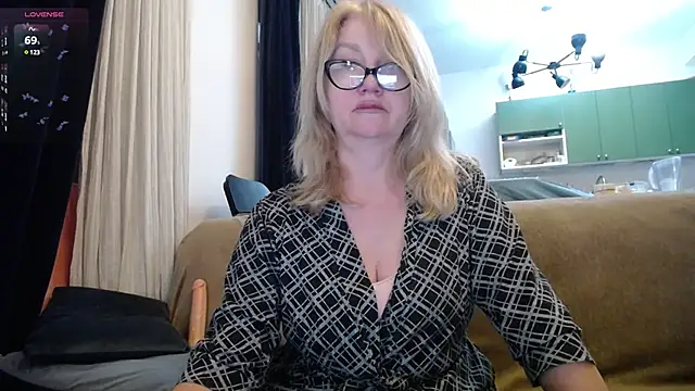 Snapshot of Blond_Woman chatting on February 5, 2025, 8:46 pm Blond Woman online show from February 5, 2025, 8:46 pm