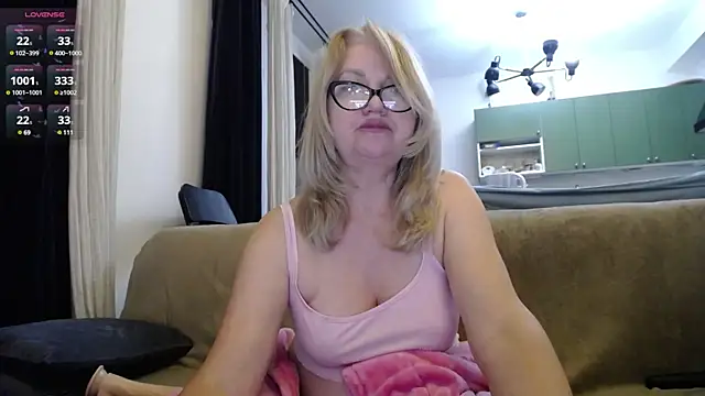 Snapshot of Blond_Woman chatting on February 8, 2025, 1:54 am Blond Woman online show from February 8, 2025, 1:54 am