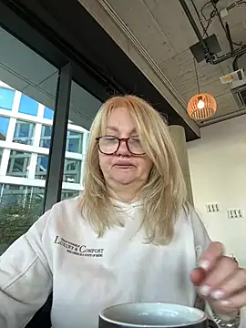 Snapshot of Blond_Woman chatting on March 18, 2025, 1:42 pm Blond Woman online show from March 18, 2025, 1:42 pm