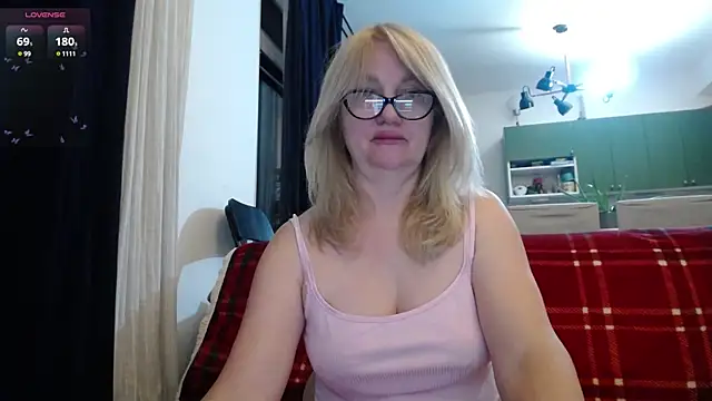 Snapshot of Blond_Woman chatting on March 20, 2025, 9:13 pm Blond Woman online show from March 20, 2025, 9:13 pm