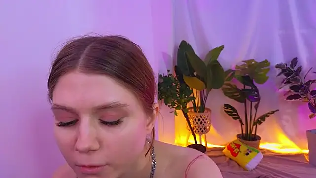 Snapshot of AlisiaSpinnet_ chatting on December 5, 2024, 1:06 pm AlisiaSpinnet online show from December 5, 2024, 1:06 pm
