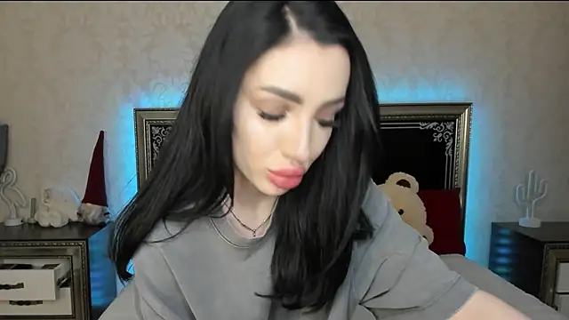 NancyLovee  online show from March 18, 2025, 11:42 pm